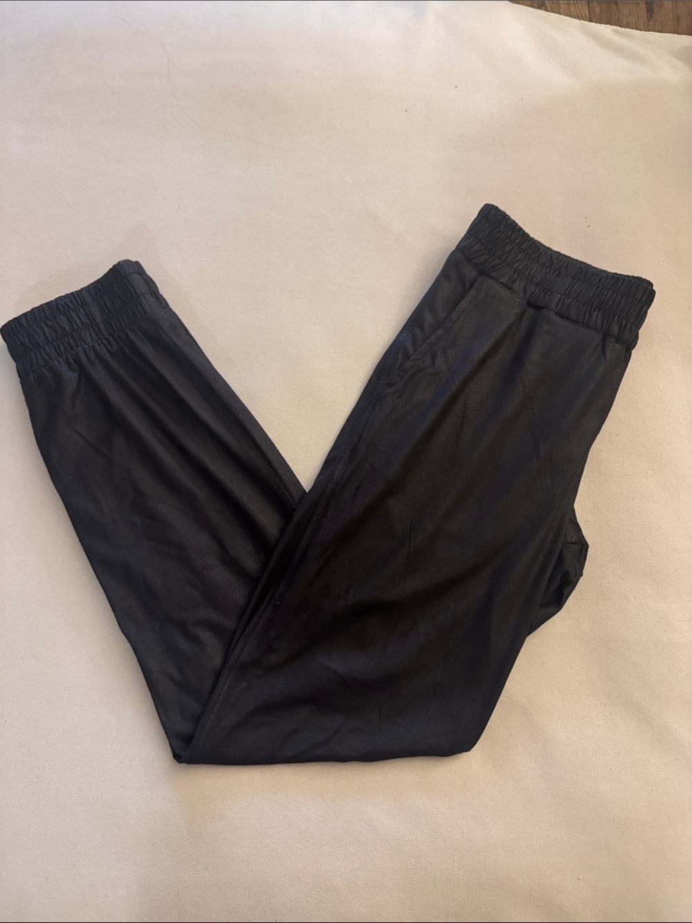 Monrow Black Jogger Pants - Sleek Elastic Waist